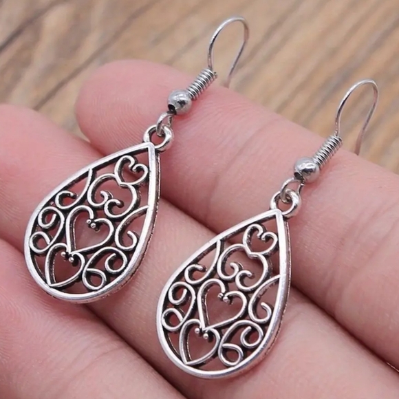 NEW Vintage Bolo Alloy Heart Filigree Drop & Dangle Earrings - Picture 4 of 7